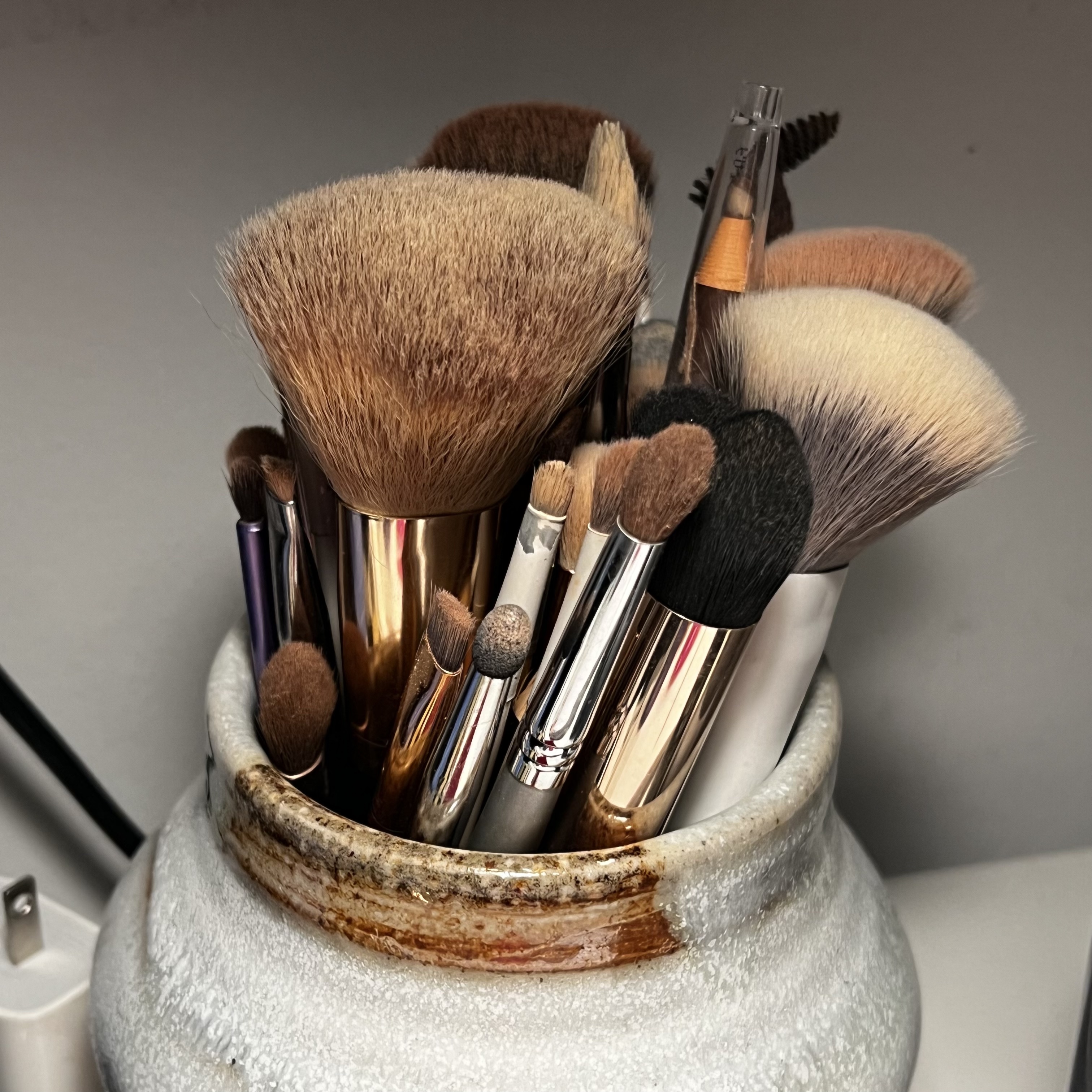 Sound of makeup brushes moving around in a holder